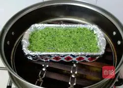 Illustration of how to make nut spinach cake 6