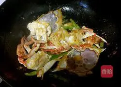 Illustration of how to make stir-fried crabs with onion and ginger 6