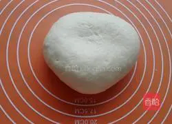 Illustration of how to make chives and meat floss bread rolls 4