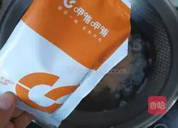 Thai Tom Yum Kung pot for one person (simple version) Illustration of how to do it 5