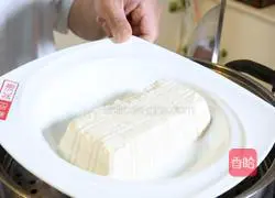 Illustration of how to make braised tofu with yellow flower fungus and diced meat 3