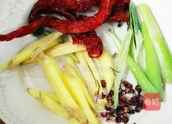 Onion Illustration of how to make fried clams with spicy ginger 3