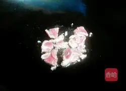 Illustration of how to make meat slices with onions 2