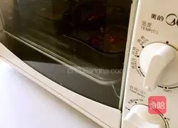 Illustration of how to make mushroom and bacon egg pancakes 8