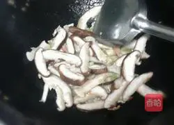 Illustration of how to make lettuce wrap sauce 4