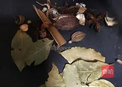 Only fragrant Illustration of how to make non-spicy spicy oil 3