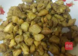 Illustration of home-style spicy chicken diced 4