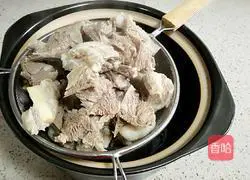 Illustration of how to cook mutton in clay pot 4