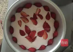 Strawberry Mousse Cake Recipe Illustration 9