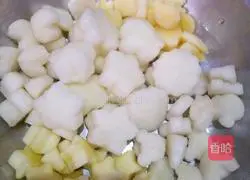 Illustration of how to make Apple, Pear, Red Date, Wolfberry and Tremella Soup 4