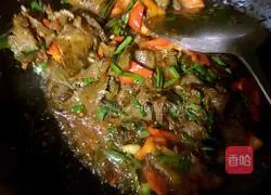 Illustration of how to stir-fry beef breast 6