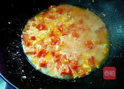 Lazy version of tomatoes and eggs Illustration of making braised noodles 5