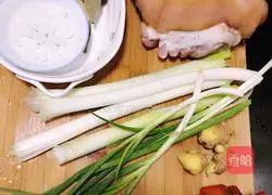 Illustration of braised pork elbow 1