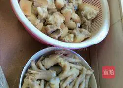 Pig trotters and braised chicken feet Illustration of how to do it 7