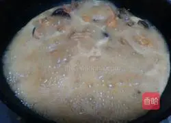 Illustration of Braised Chicken with Mushrooms and Yellow Potatoes 13