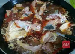 Illustration of how to make double pepper pickled fish 6