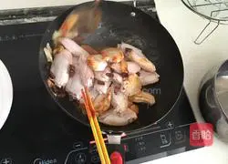 Illustration of how to make braised chicken wing roots 7