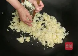 Illustration of making potato cakes with noodles 3 