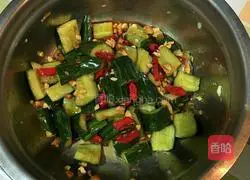 Illustration of how to pour oil on cucumber 8