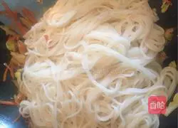 Illustration of how to make Jiangxi fried rice noodles 8