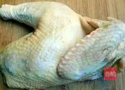 Illustration of how to make braised chicken with dried beans 2