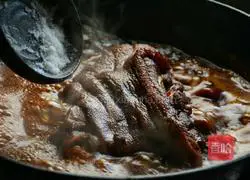 Illustration of how to make rock sugar elbows 12