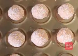 Illustration of how to make pink memories (coconut balls) 15