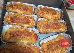 Illustration of making sausage and meat floss bread 9