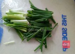 Illustration of how to make scallion noodles 1