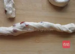 Illustration of how to make fancy hawthorn bread 9