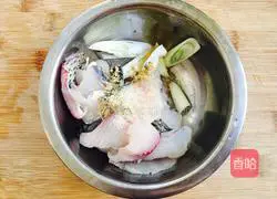Illustration of how to make spicy fish in dry pot 7