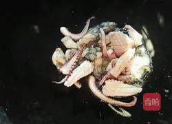 Seafood braised noodles illustration 5