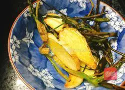 Illustration of how to make fried eel with wild rice noodles 8