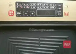 Illustration of how to make simple pizza with electric baking pan 6