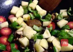 Illustration of how to make vegetarian curry fried noodles 6