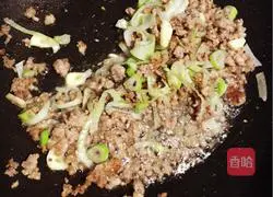 Illustration of how to stir-fry minced meat with parsley and sesame seeds 7