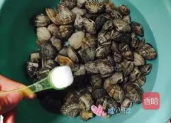 Illustration of how to make spicy clams 1