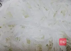 Illustration of how to make radish meatballs with tomato sauce 1