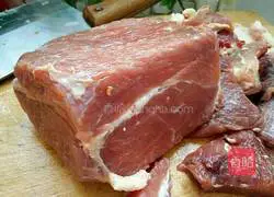 Illustration of how to make homemade beef sauce 1