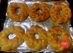 Illustration of how to make garland bread 18