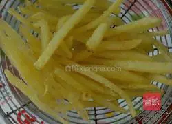 Illustration of making homemade French fries 10