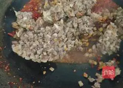 Illustration of how to stir-fry diced beef 4