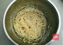 Illustration of how to make minced pepper vermicelli and baby vegetables 3