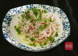 Illustration of how to make shredded radish with scallion oil 18