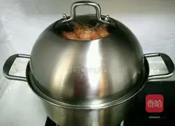 Illustration of how to make steamed pork with taro powder 11