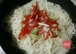 Illustration of how to make fried rice noodles with eggs 7