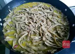 Illustration of how to make braised chicken with dried beans and chicken 10