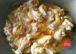 Illustration of braised chicken legs with ginger and green onions 3