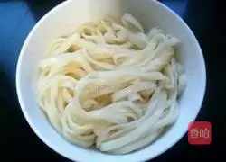 Illustration of how to make northwest mutton noodles 7