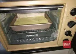 Illustration of how to make meat floss cake rolls 18